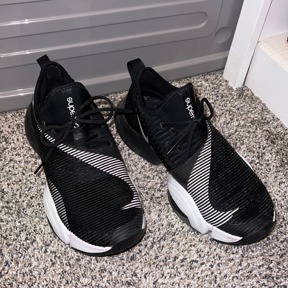 Black Nike Women’s Superrep Tennis Shoes size 9